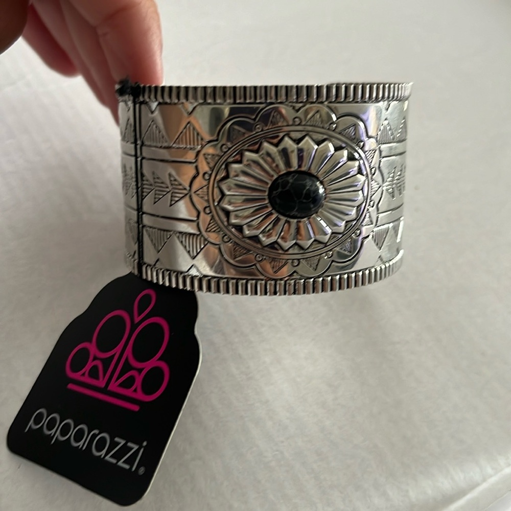 Silver paparazzi bangle with a black marble on the center . Paparazzi. New